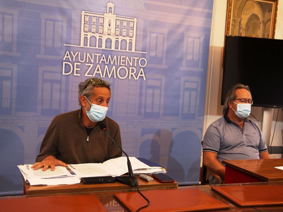 Romualdo Fernández y Francisco Guarido en la rueda de prensa posterior a la Junta de Gobierno Local