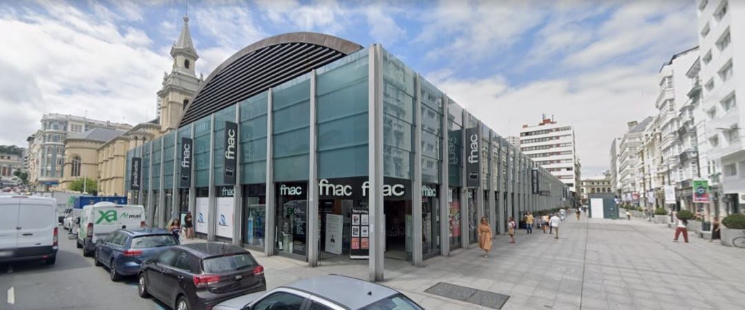 Tienda de la FNAC en la plaza de Lugo