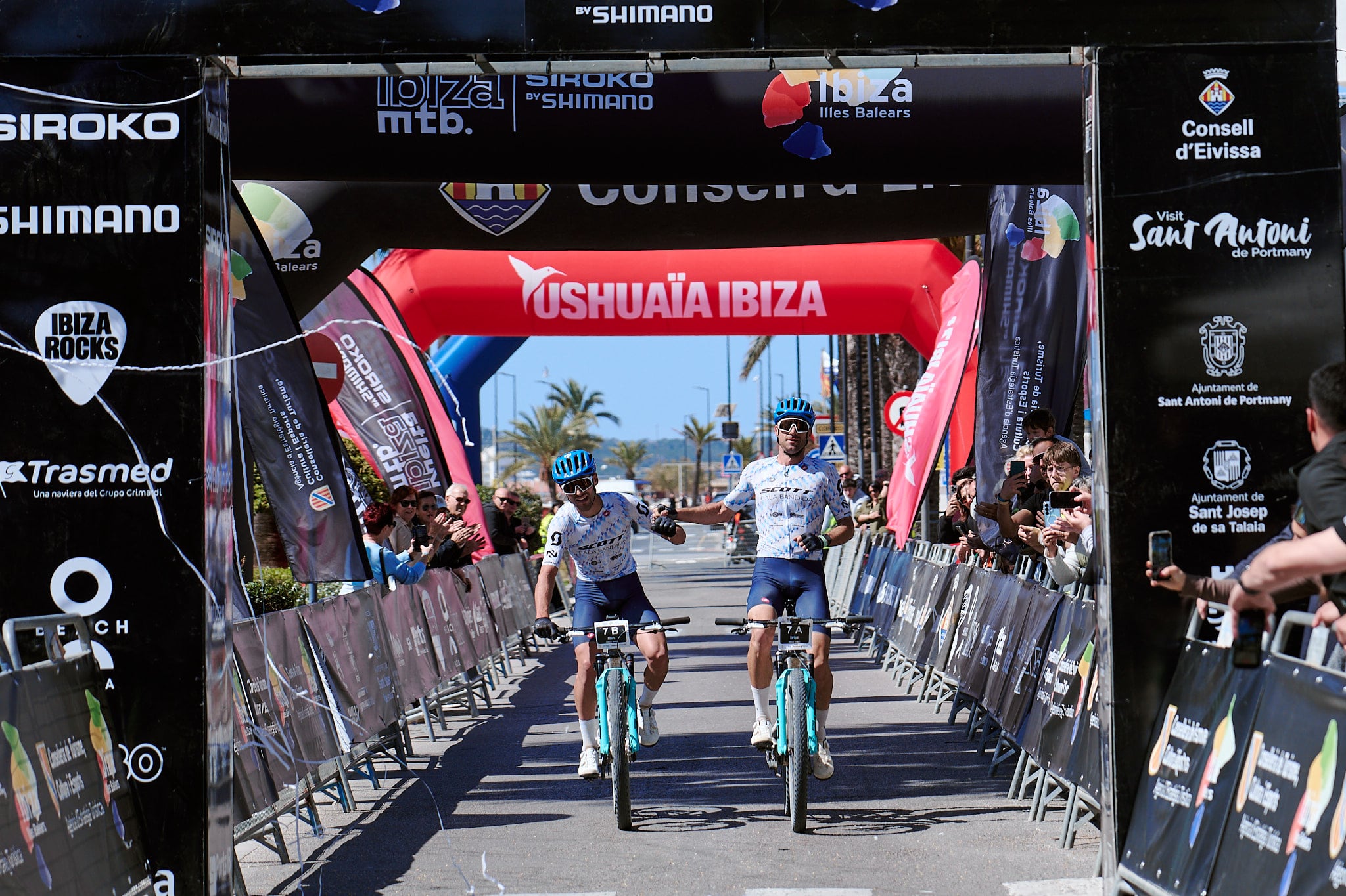 Llegada de la pareja ganadora