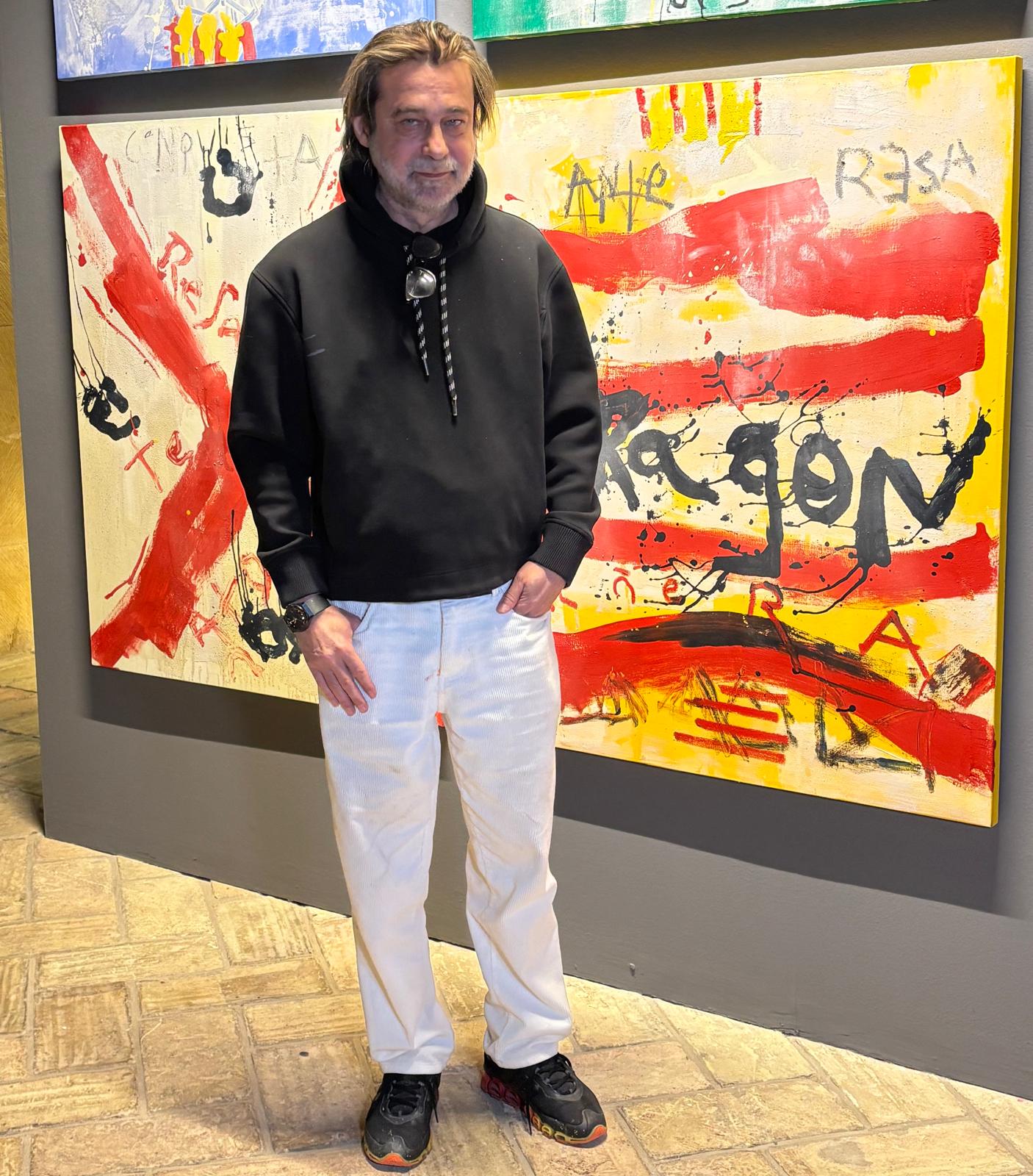 Jordi Mollà ante uno de sus cuadros dedicado a Aragón