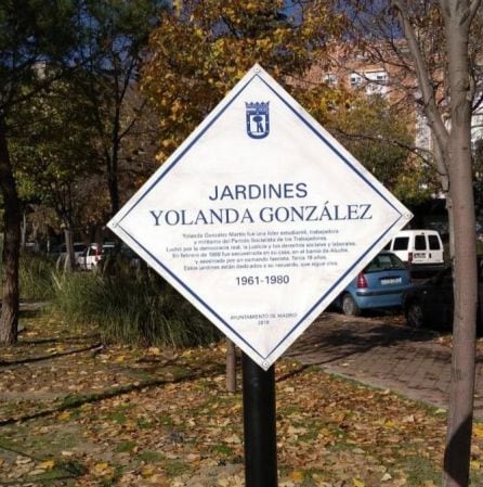 Placa en homenaje a Yolanda en Aluche