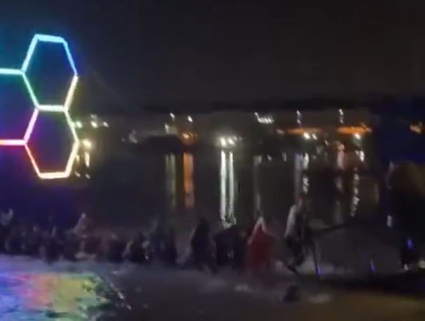 Imagen del barco discoteca que se hundió en un río de Belgrado.