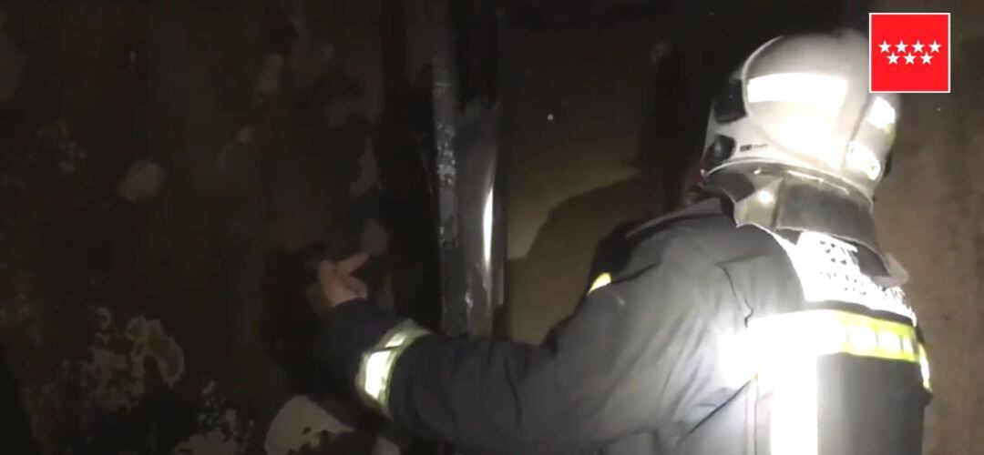 Los bomberos evitaron que el fuego se desplazara a otras estancias