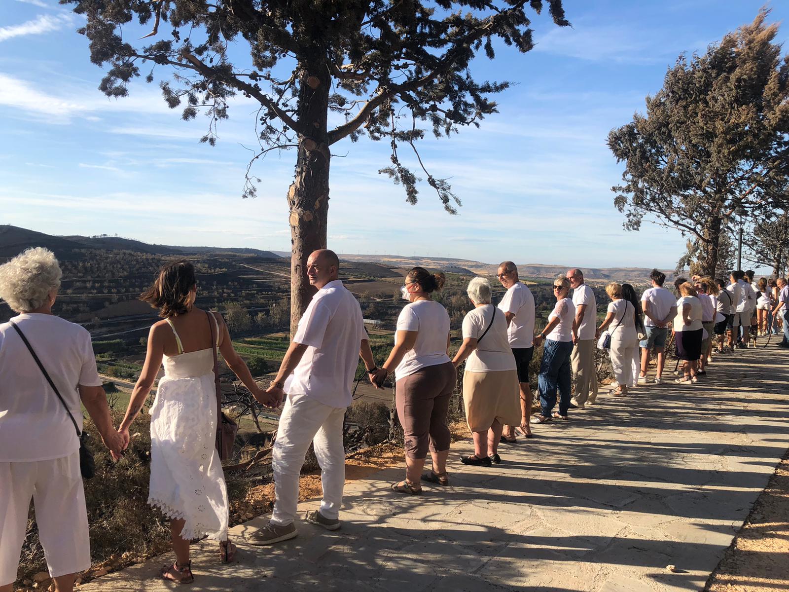 Homenaje de los vecinos de Alcalá de Moncayo en agradecimiento a los equipos de extinción y a los pueblos que prestaron ayuda y cobijo en el incendio de Añón de Moncayo