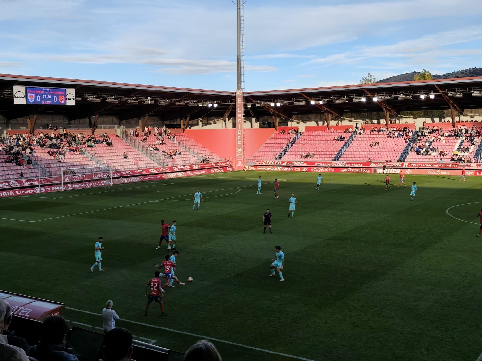 El Numancia no pudo pasar del 0-0 ante el Sámano en Los Pajaritos.