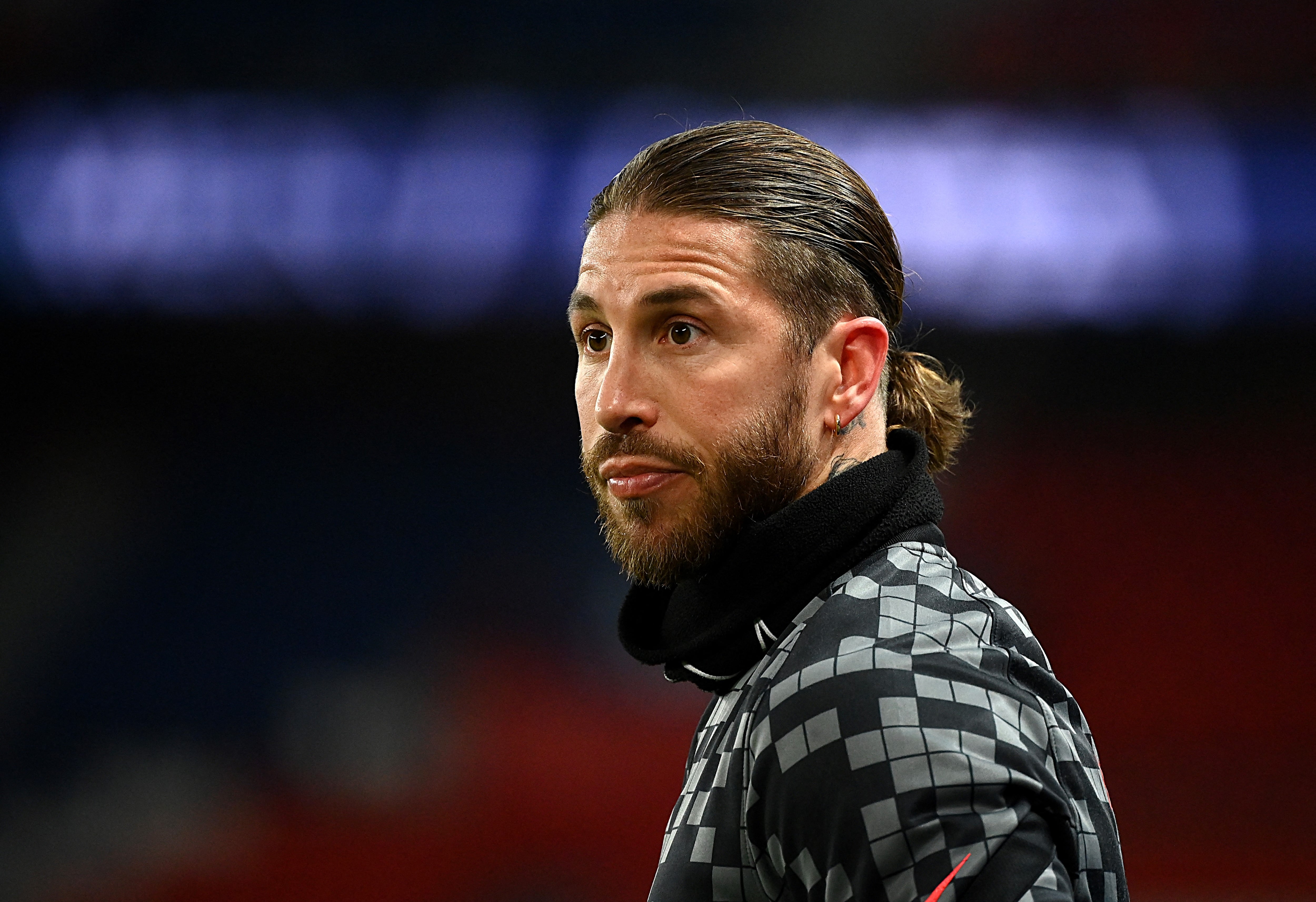 Sergio Ramos, en el calentamiento previo a un partido del PSG (Photo by FRANCK FIFE / AFP) (Photo by FRANCK FIFE/AFP via Getty Images)