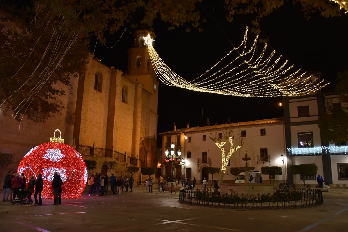 Alumbrado navideño en la Plaza Mayor de Baza 2024