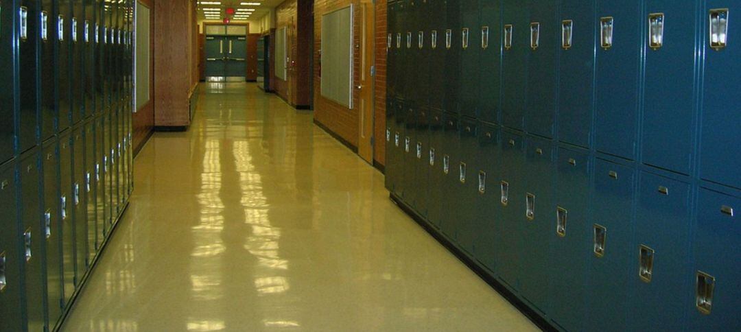 Pasillo de un instituto