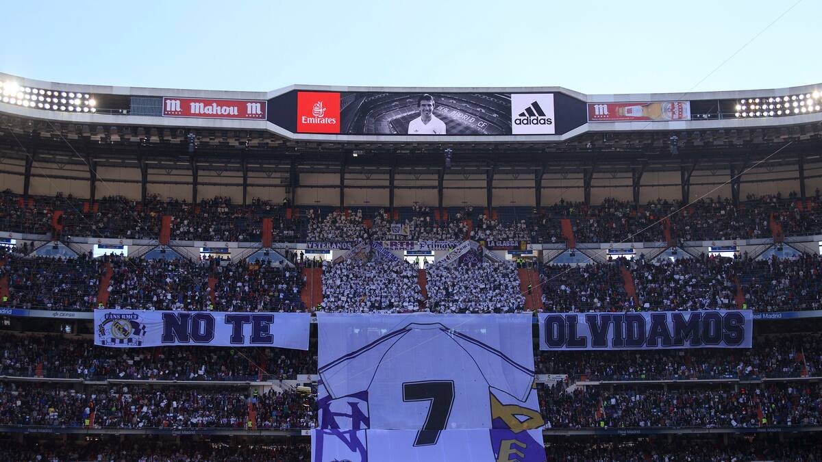 Roberto Gómez, hijo de Juanito: "Guardo todas las camisetas que intercambiaba, contratos, nóminas... hasta sus felicitaciones de Navidad o invitaciones de boda"