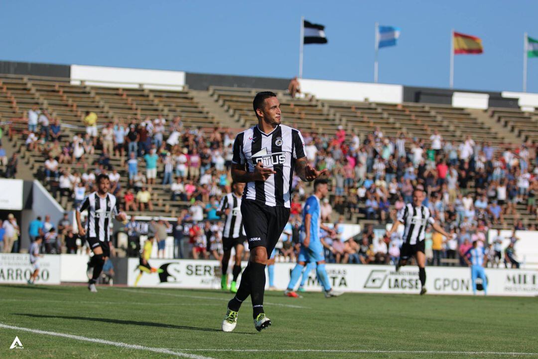 Gastón celebra un gol.