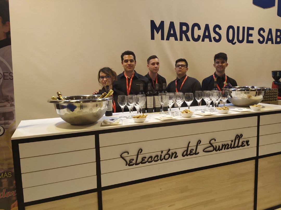 Alumnos de la Escuela de Hostelería Simone Ortega de Móstoles 