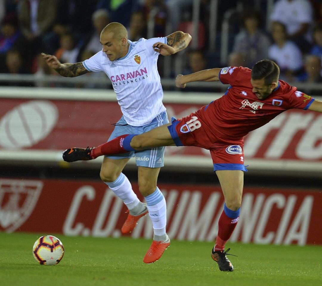 Pombo, en un lance del partido de la primera vuelta jugado en Los Pajaritos