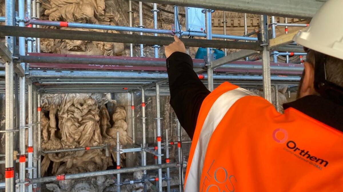 Hoy por hoy participa en la primera visita a la fachada de la catedral de Murcia