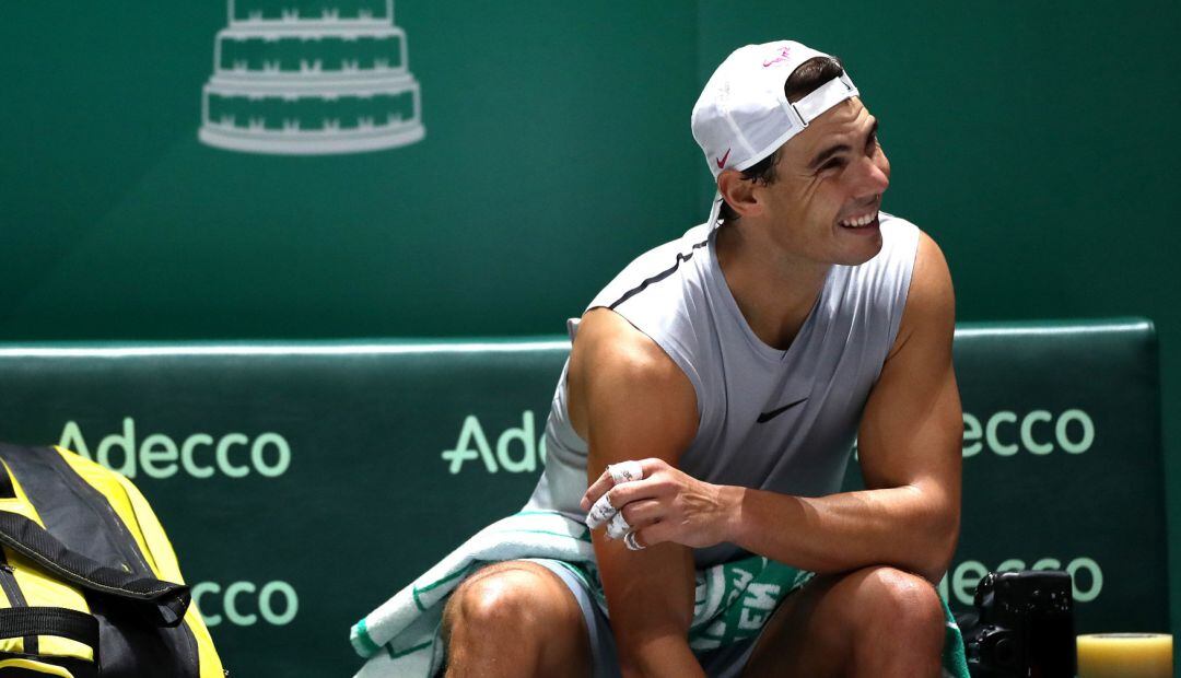 Rafa Nadal, entrenando con el equipo español en la Caja Májica de cara al inicio de la Copa Davis.