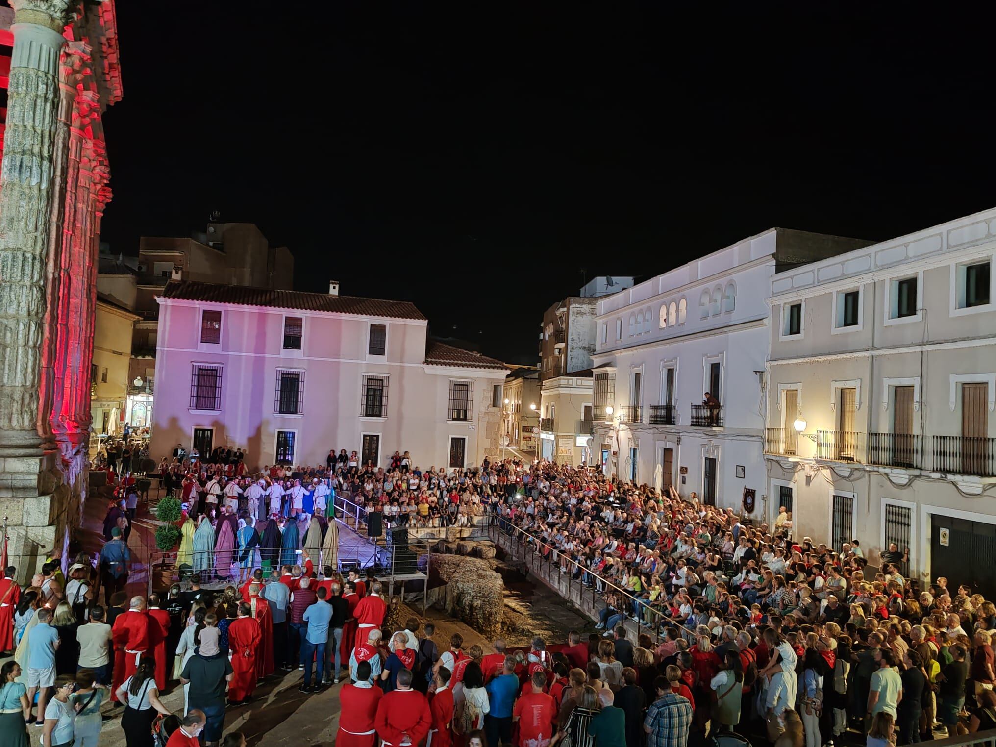 Momento del Vía Martyrum, actividad extraordinaria con motivo del final del Camino Eulaliense, en el Templo de Diana