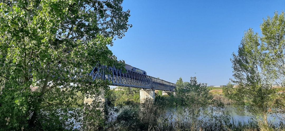 Puente de Hierro sobre el rio Guadiana