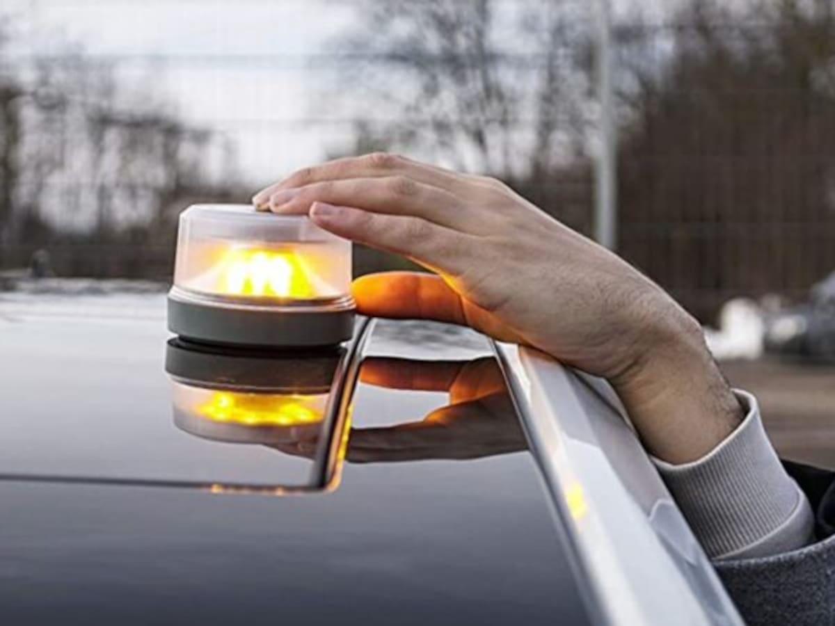 Todo lo que tienes que saber sobre la nueva baliza de la DGT: precio, sanciones y colocación