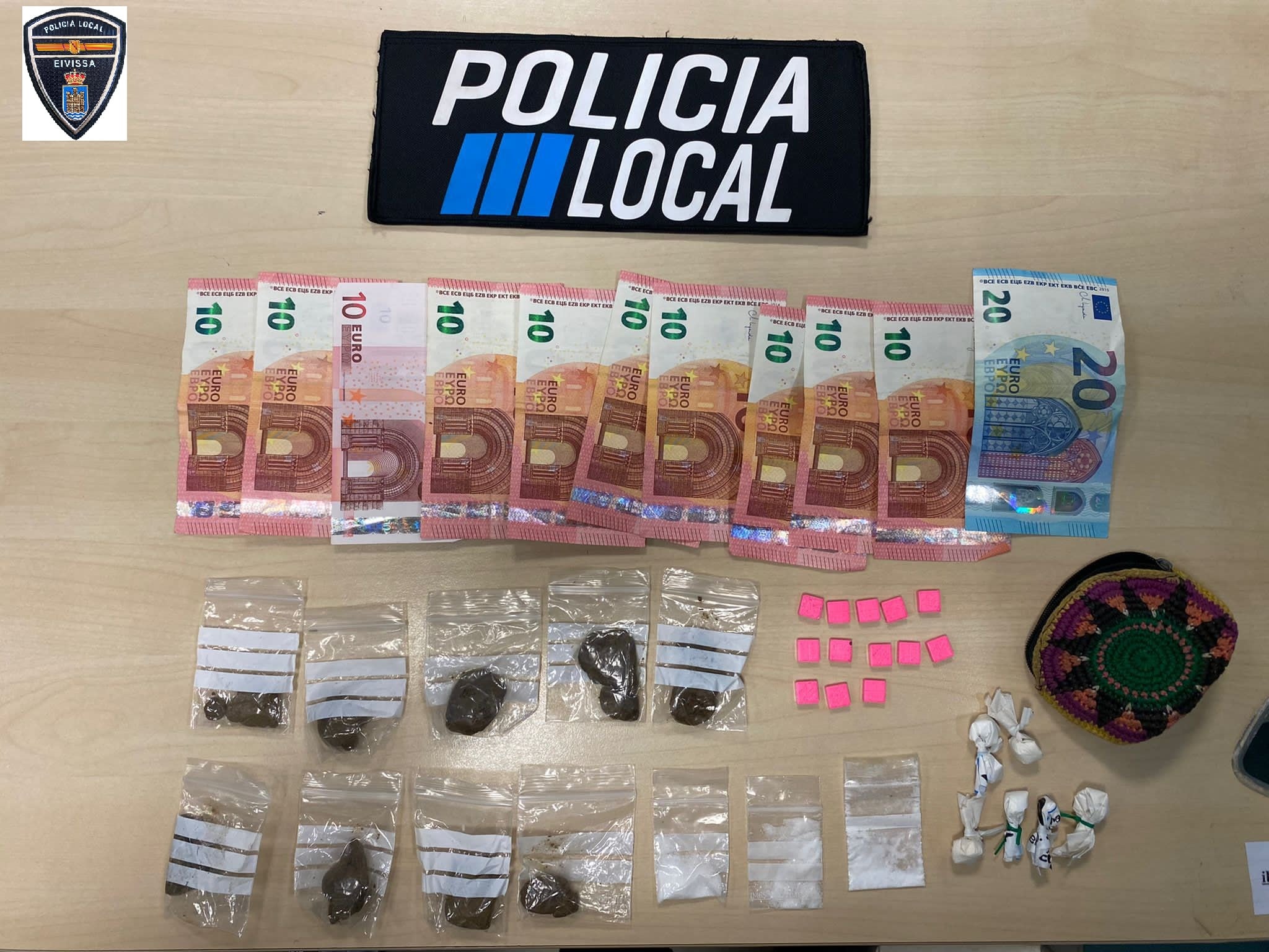 Dinero y droga incautada (Policía Local)