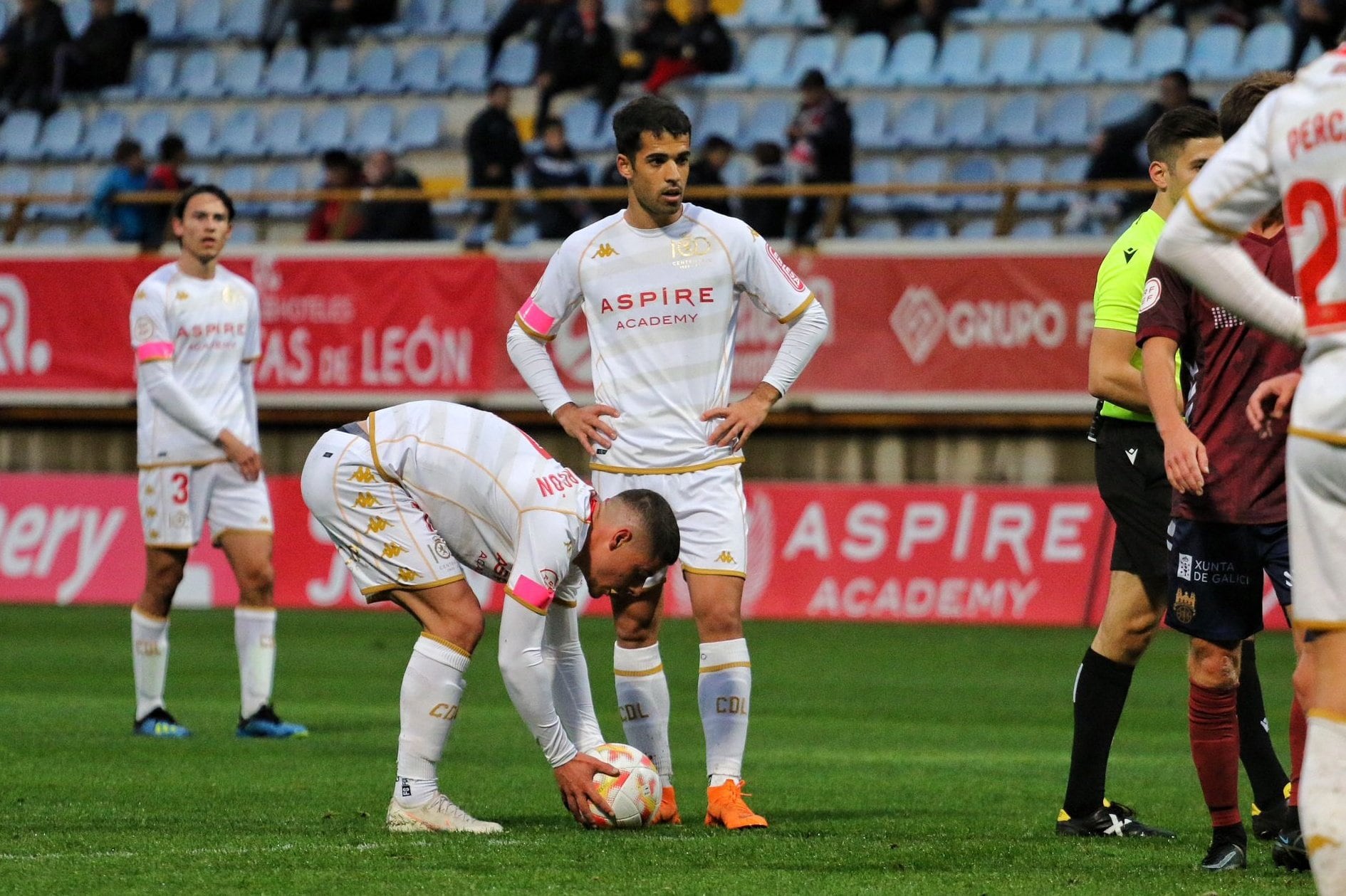 Alarcón coloca el balón que luego mandó a la red