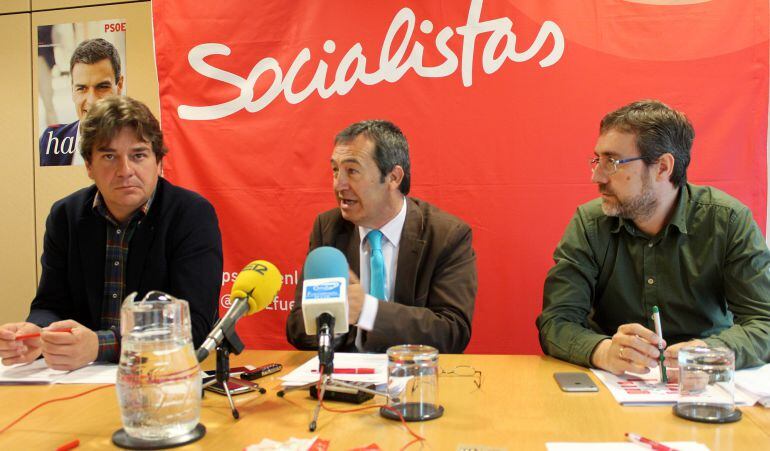 El concejal de Educación critica la actuación del director de la DAT Sur de Educación.