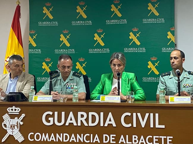 Miguel Juan Espinosa, junto al coronel Jesús Manuel Rodrigo, Milagros Tolón y Marcos Gómez