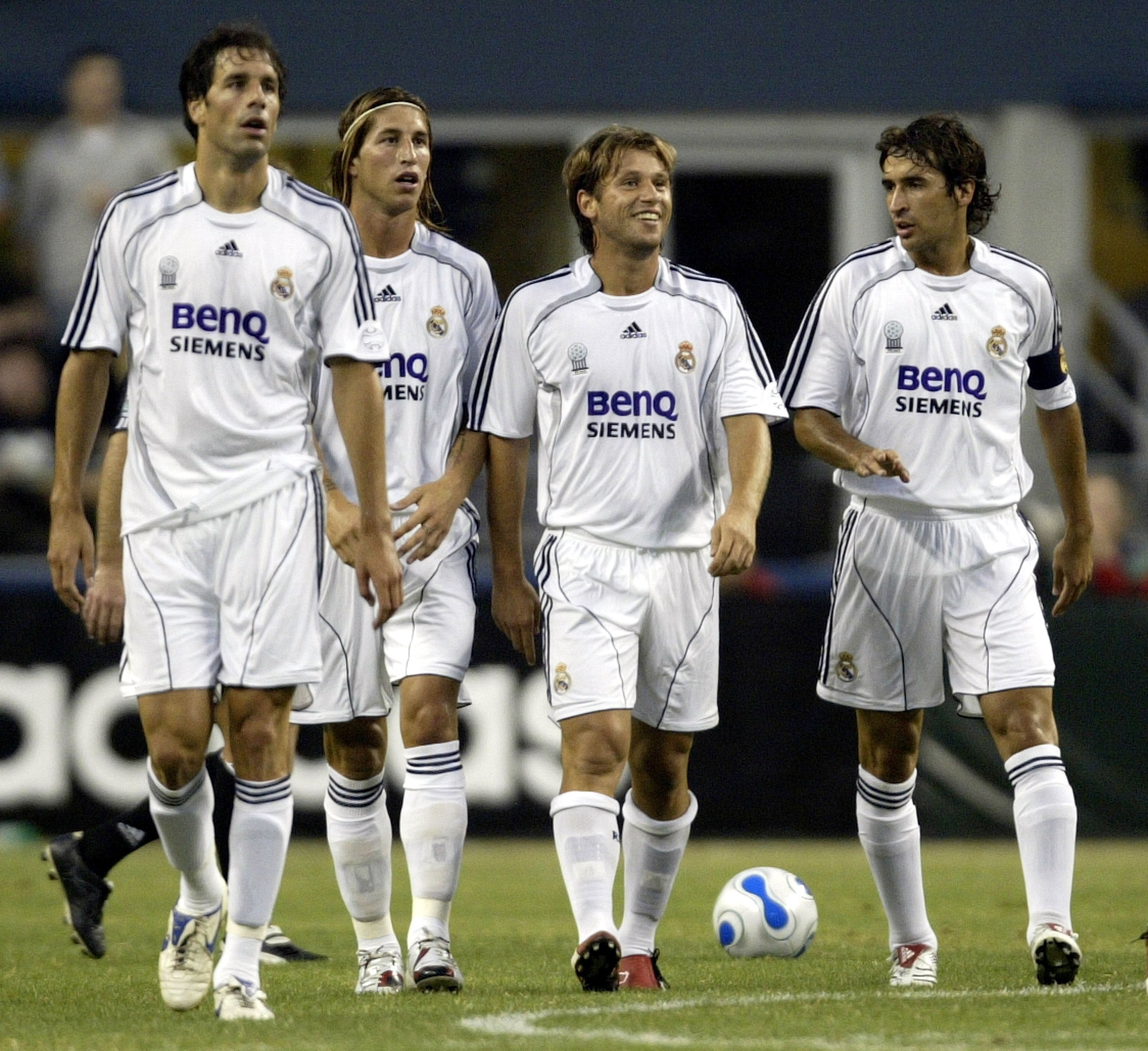 Ruud van Nistelrooy, Sergio Ramos, Antonio Cassano y Raúl González con el Real Madrid