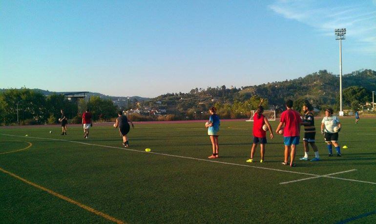 O equipo femenino, Auriense FG, adestrando nas instalacións do Campus Universitario de Ourense