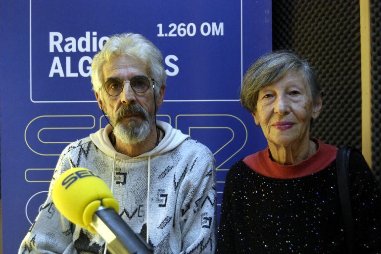 Los poetas Antonio Lucena y Marilén Cosano durante su participación en Hoy por Hoy.
