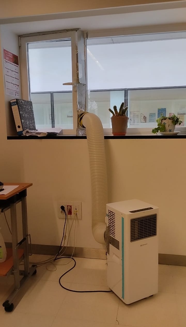 Uno de los calefactores domésticos instalados en un centro de salud de Murcia