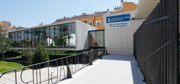 Exterior de la biblioteca municipal Manuel Altolaguirre (Málaga)