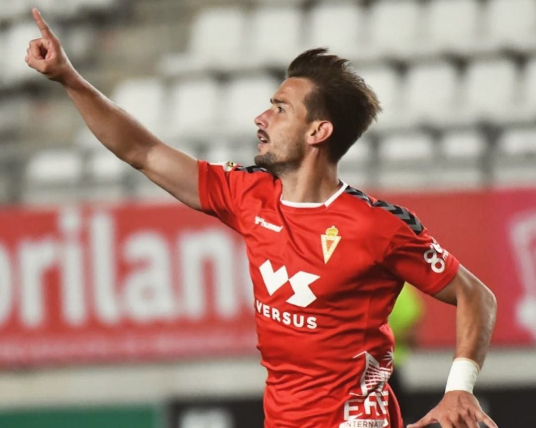 Rafa &#039;Chumbi&#039; celebra un gol en el Estadio Enrique Roca de Murcia