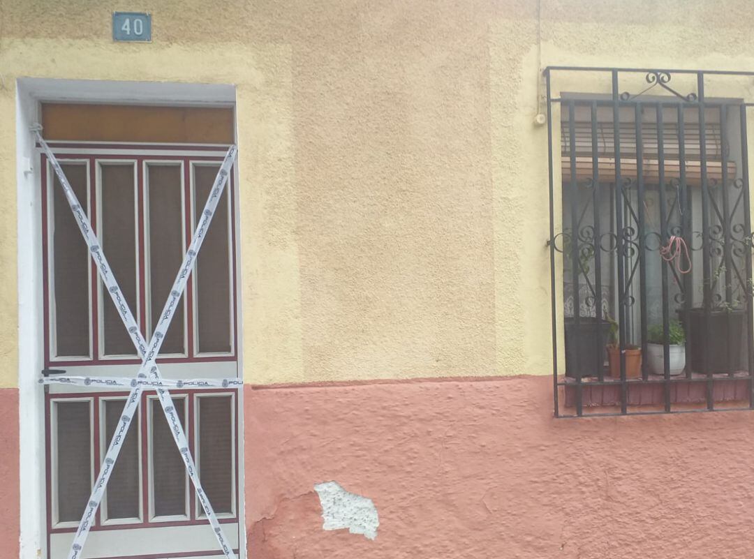Fachada de la vivienda de la calle Estrella en la que ha aparecido el cadáver de María Isabel