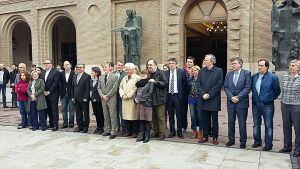 Minuto de silencio a las puertas del Ayuntamiento de Zaragoza