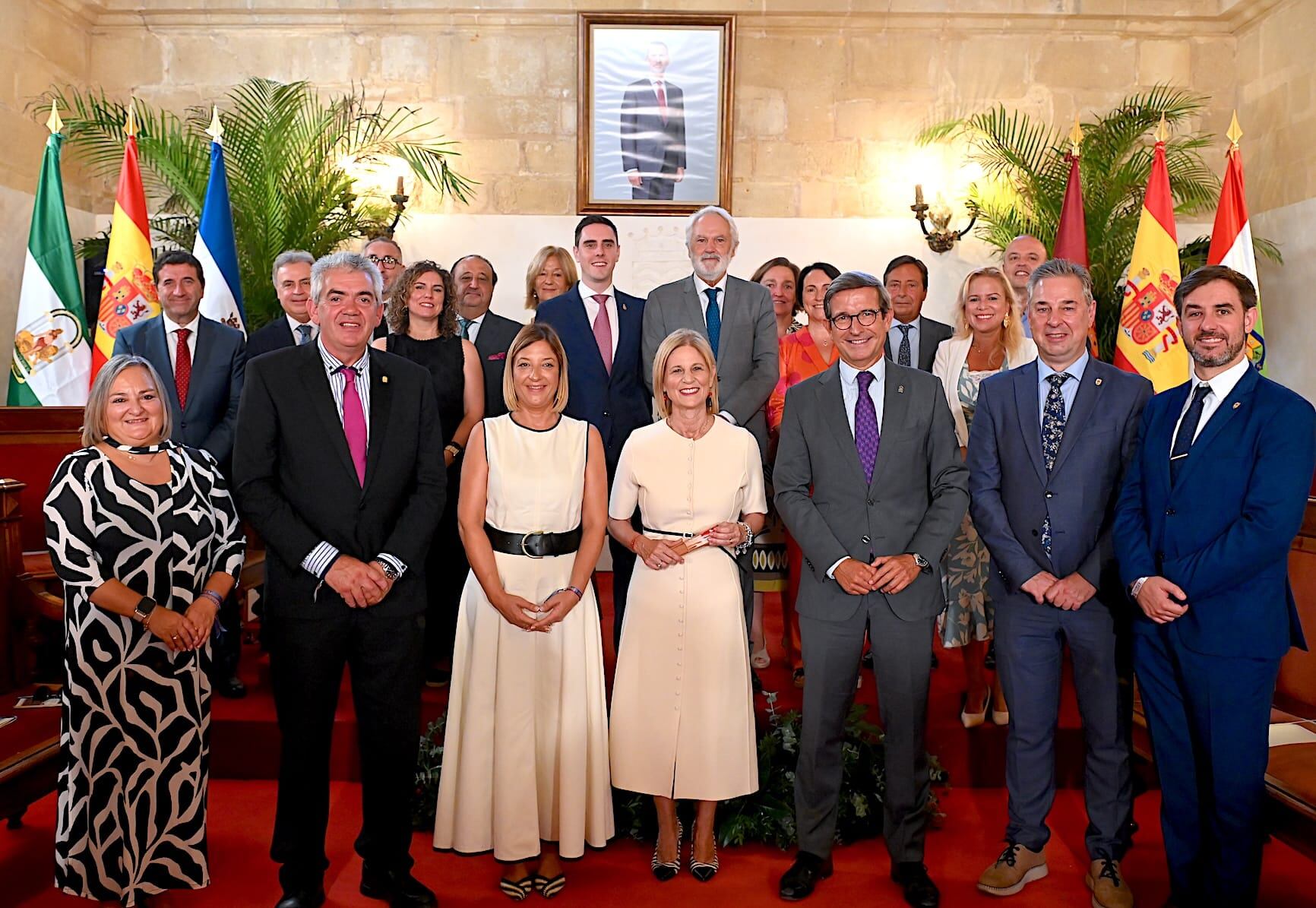 El acto de hermanamiento entre Jerez y Haro se ha celebrado este viernes en el Ayuntamiento de Jerez