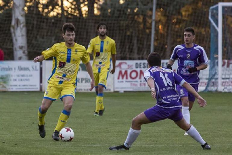 Fernando Rubio -de frente- durante un encuentro de la pasada temporda.
