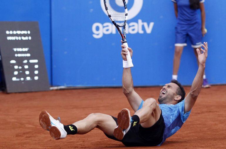 Víctor Estrella celebra una victoria histórica en el club de tenis Jaramanda