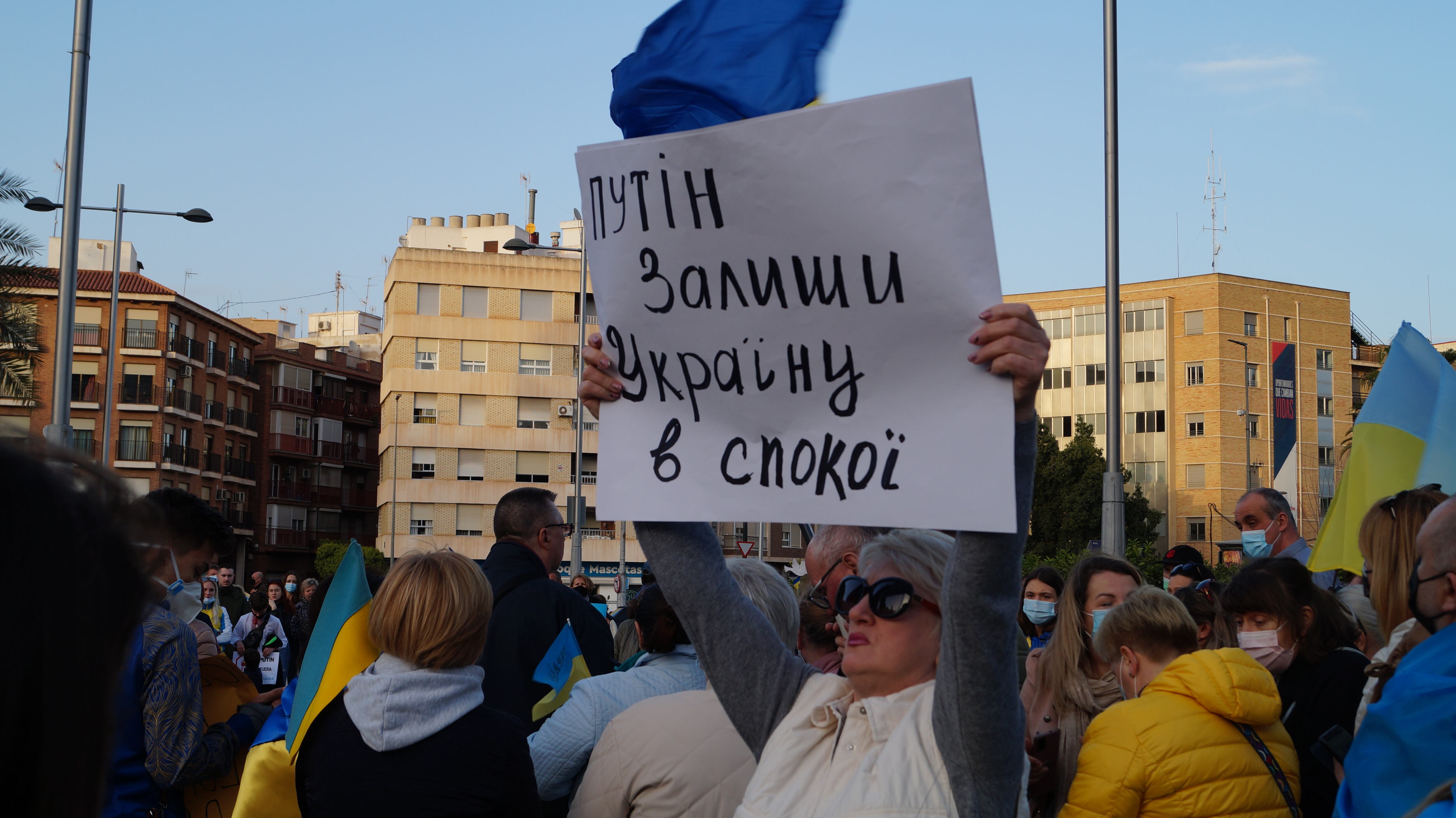 Cientos de ucranianos se concentran en Murcia contra la invasión rusa