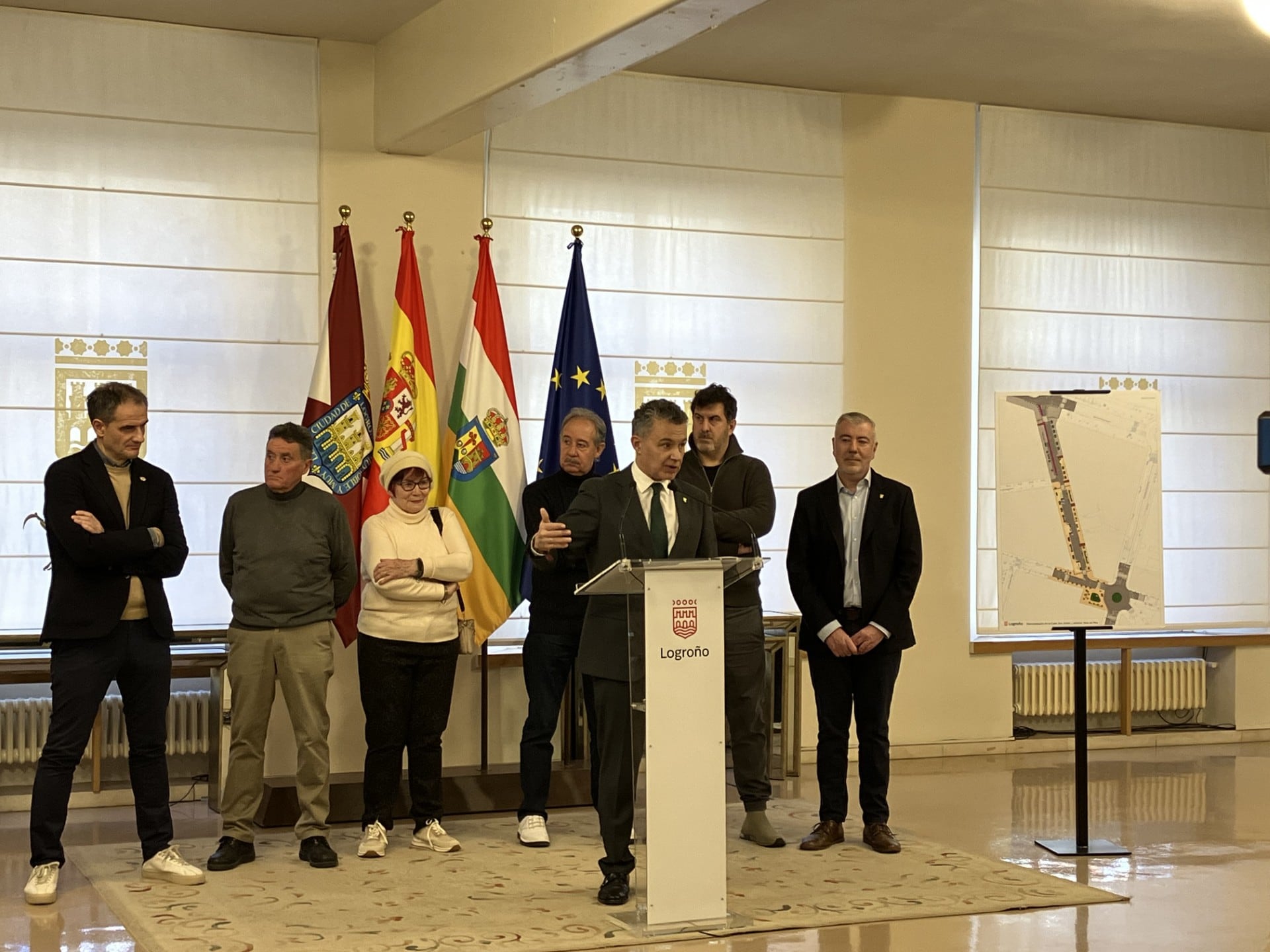 Conrado Escobar presenta el proyecto para la calle San Antón de Logroño