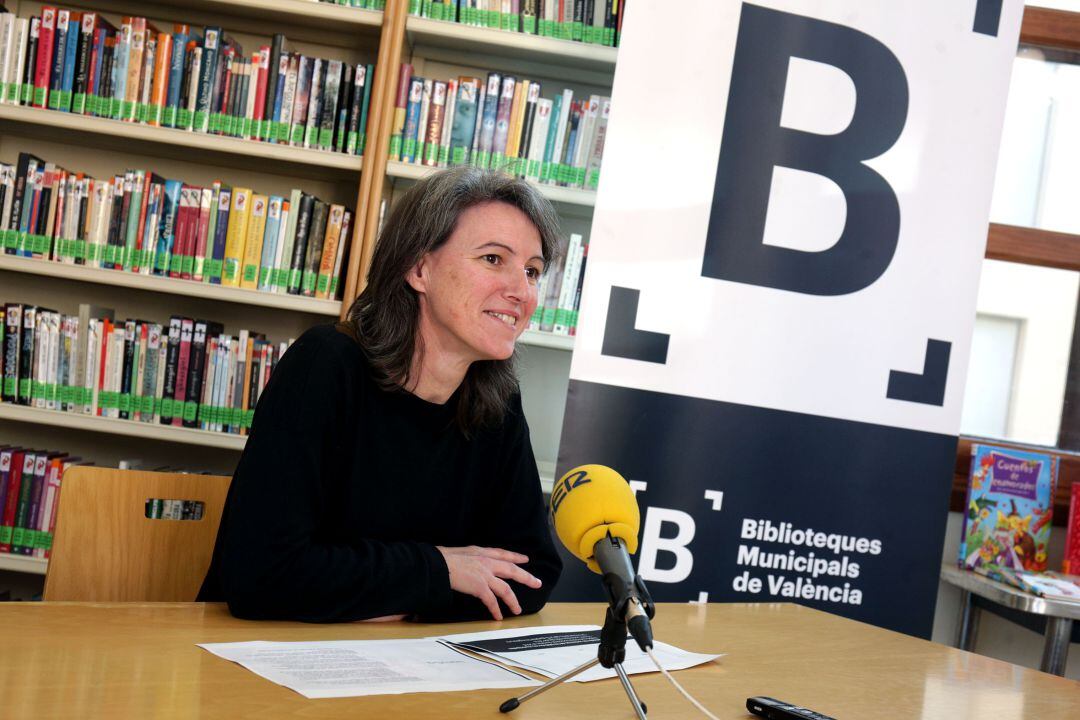 María Oliver, este jueves, durante el balance de las bibliotecas municipales