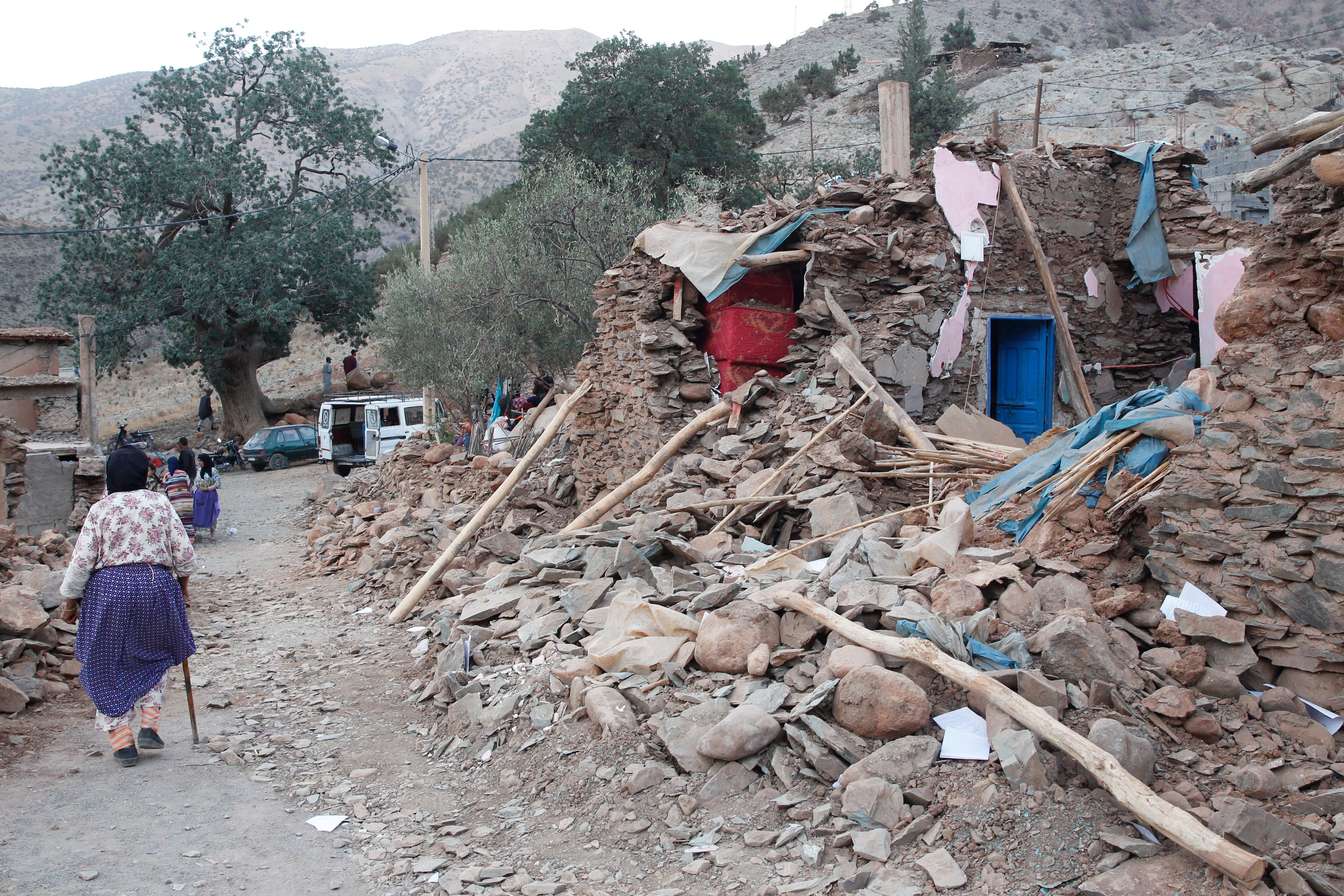 TARGA (MARRUECOS), 11/09/2023.- Imagen del pueblo de Targa tras el terremoto. En las aldeas cercanas al epicentro del terremoto que sacudió Marruecos el pasado viernes, las historias se repiten. Más de la mitad de los 2.122 muertos registrados por el momento fueron en esas localidades de la provincia de Al Haouz, en el sur de Marrakech. EFE/María Traspaderne
