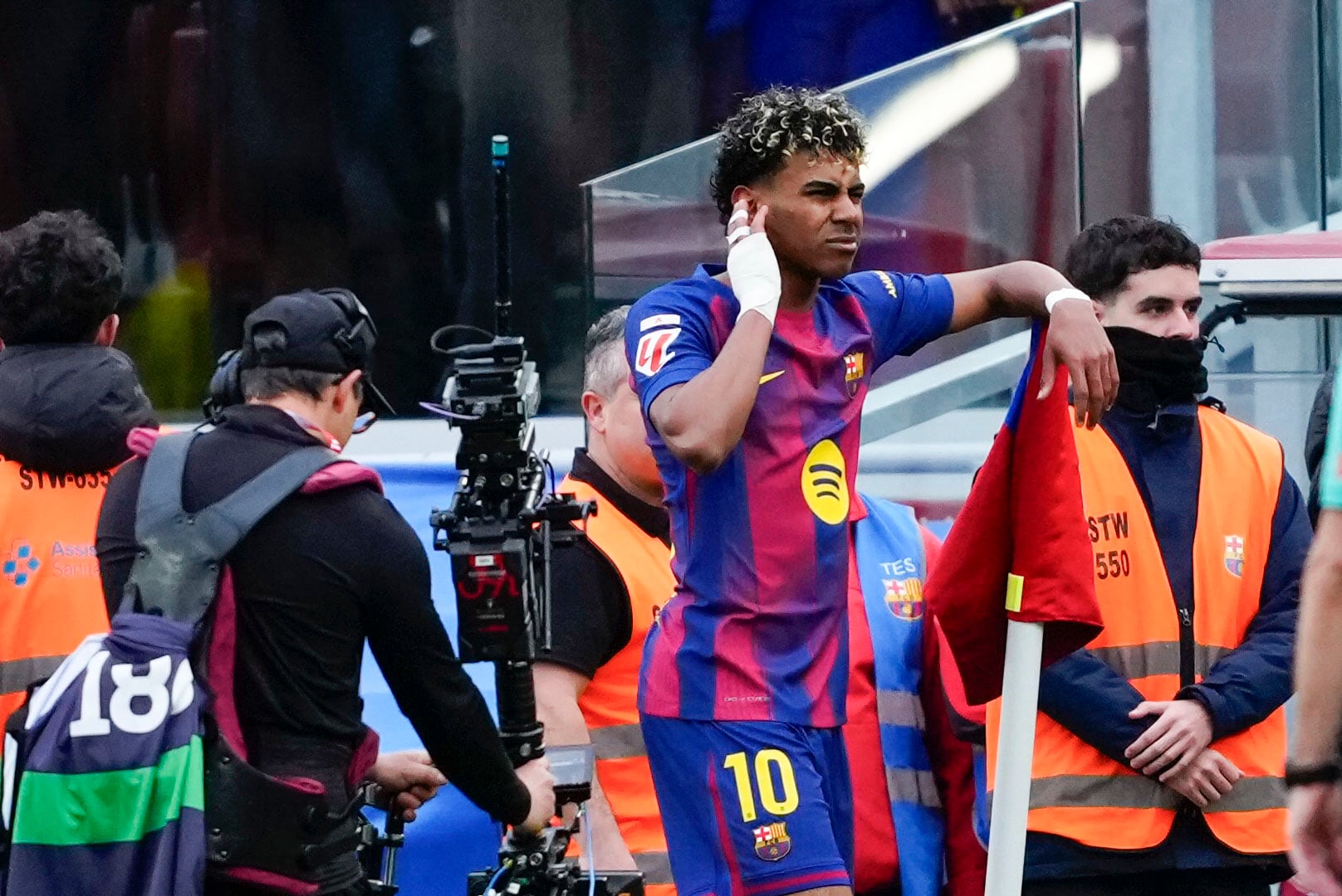 Lamine Yamal celebra su segundo gol contra el Villarrea