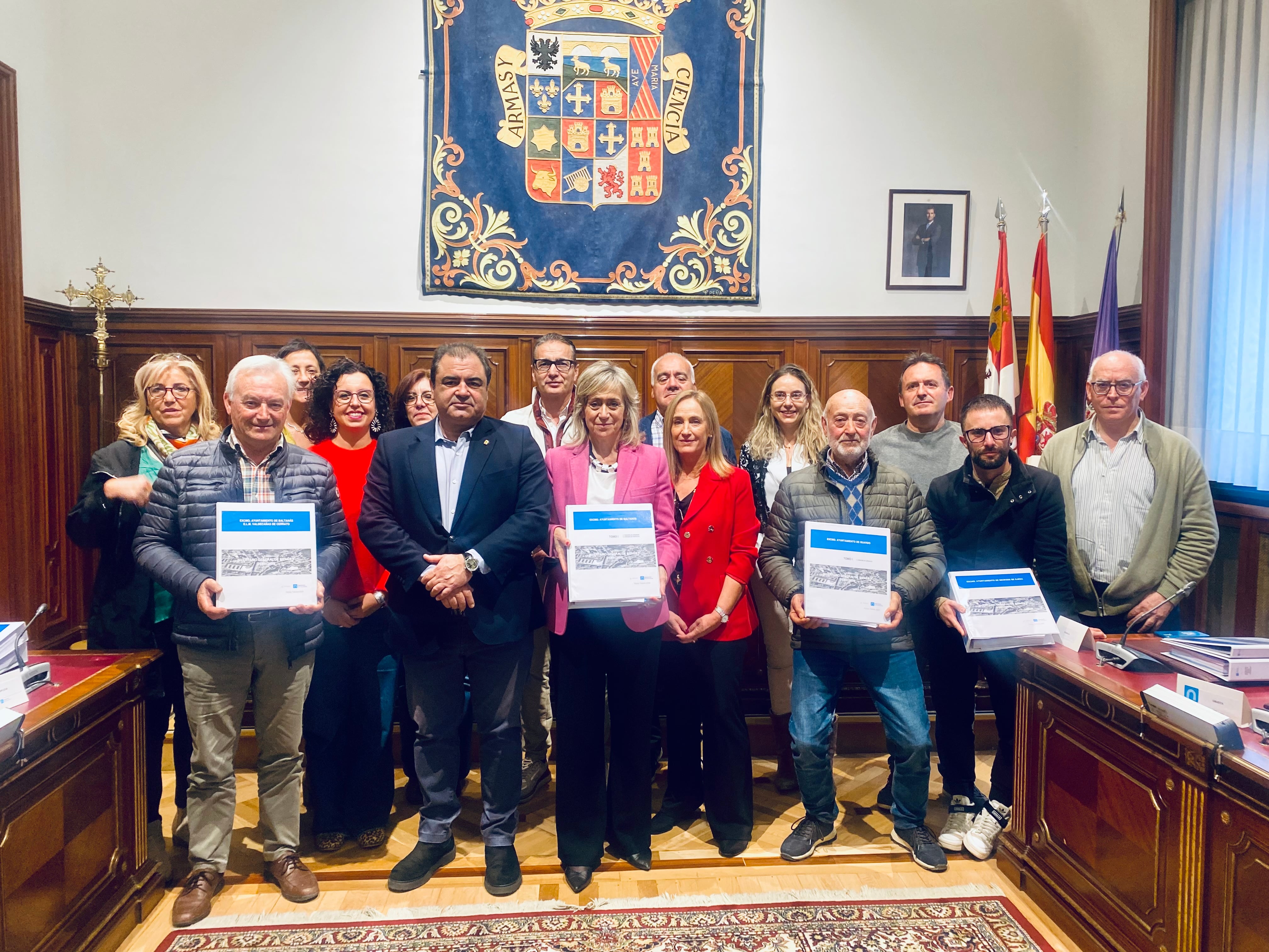 La Diputación de Palencia entrega sus inventarios de bienes a los ayuntamientos de 18 localidades, tres Entidades Locales Menores y una Mancomunidad