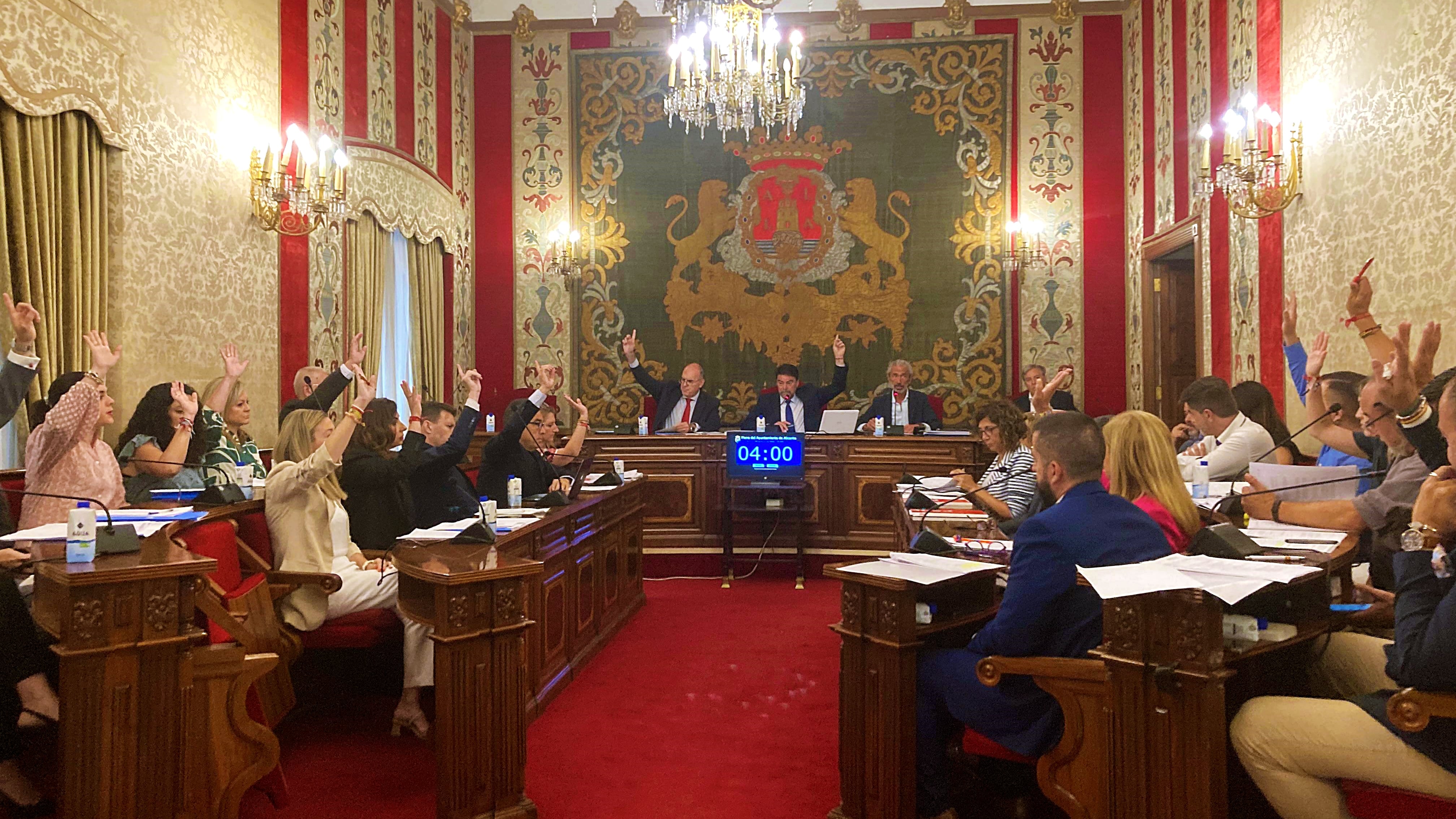 Imagen de archivo de un pleno ordinario en el Ayuntamiento de Alicante