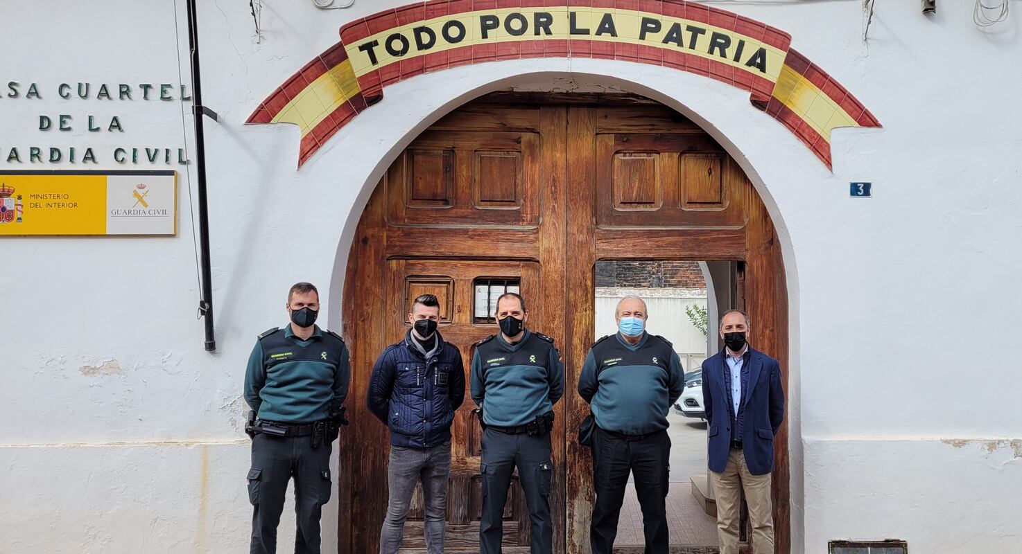 Visita del Comandante Jefe de Apoyo e Innovación de la Guardia Civil de Valencia, Julián Martínez, a la Casa Cuartel de Villalonga