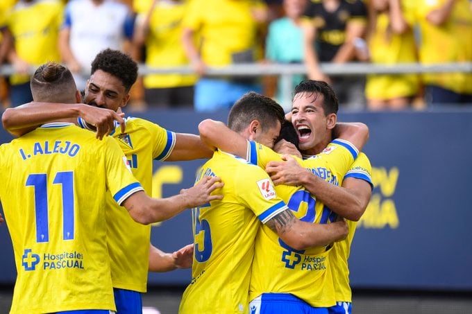 La plantilla del Cádiz celebra un gol