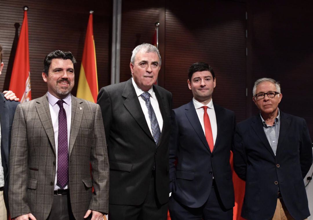 Gabriel Torregrosa (segundo por la derecha) tras la Junta de Accionistas