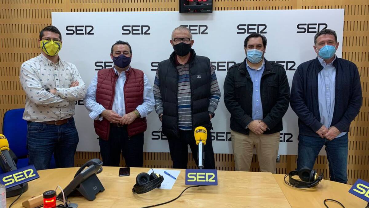 "El Real Murcia tiene una legión de exjugadores y puede hacer una comisión técnica"