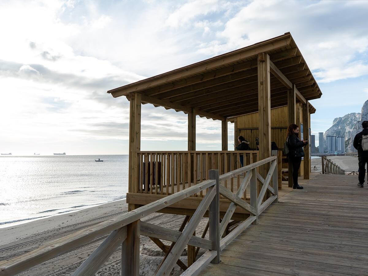 Inaugurado el nuevo Punto de Avistamiento de Cetáceos en la playa de levante