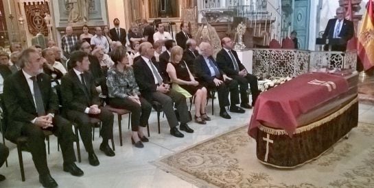 Rafael G. Tovar, Antonio Sánchez Solís, Rosa Peñalver, Alberto Garre, María Antonia Martínez, Carlos Collado y Pedro Antonio Sánchez en el funeral de Andrés Hernández Ros