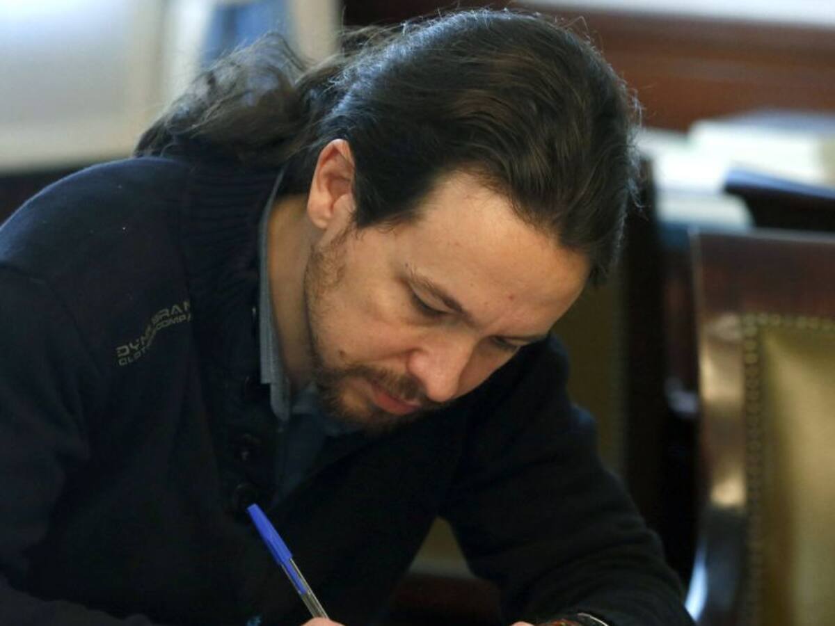 Iglesias pide a Rajoy que converse con Puigdemont